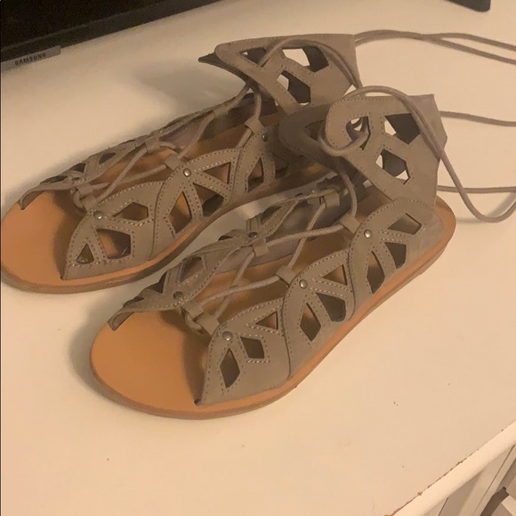 Tan/Brown strap sandals - Picture 2 of 3